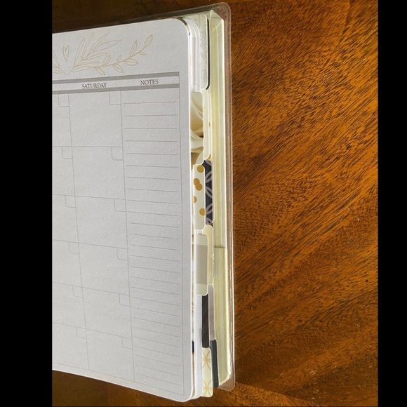 18-month Wedding Planner Journal - Picture 4 of 10